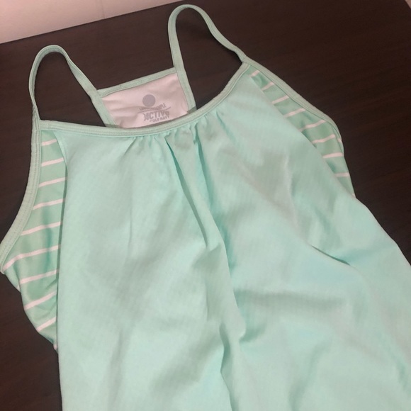 Old Navy Workout Tank with Built in Bra - Picture 1 of 5